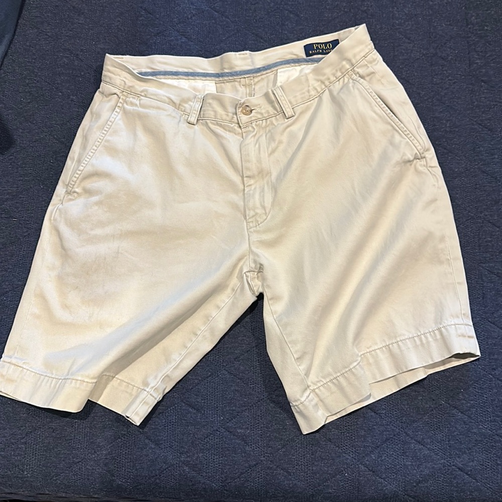 Khaki ralph lauren shorts , waist 32, 9 in inseam. Great condition hardly worn